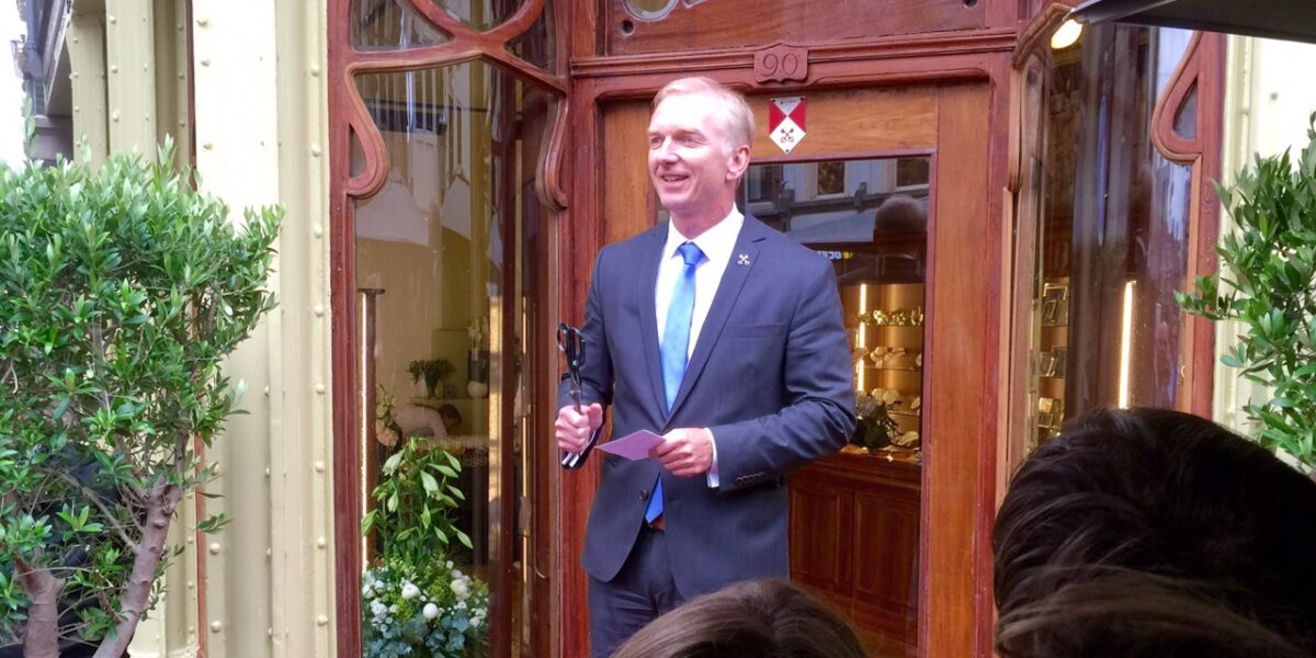 Nieuwe juwelierswinkel Rob van Gerner geopend | Sleutelstad Wethouder verricht opening nieuwe speelgoedwinkel Enkhuizen