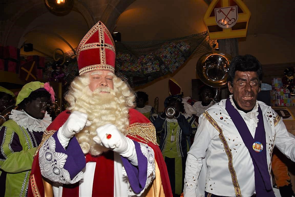 Aubergine Formuleren Incident, evenement Leiden neemt in twee stappen afscheid van Zwarte Piet | Sleutelstad
