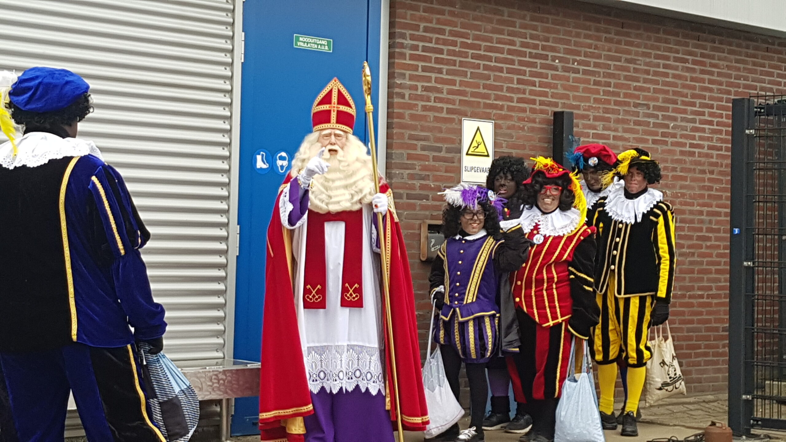 IJzige intocht Sinterklaas ook in Leiden aangekomen Sleutelstad