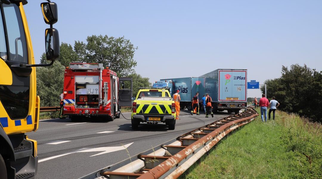 Geschaarde Vrachtwagen Blokkeert Snelweg Bij Sassenheim Sleutelstad