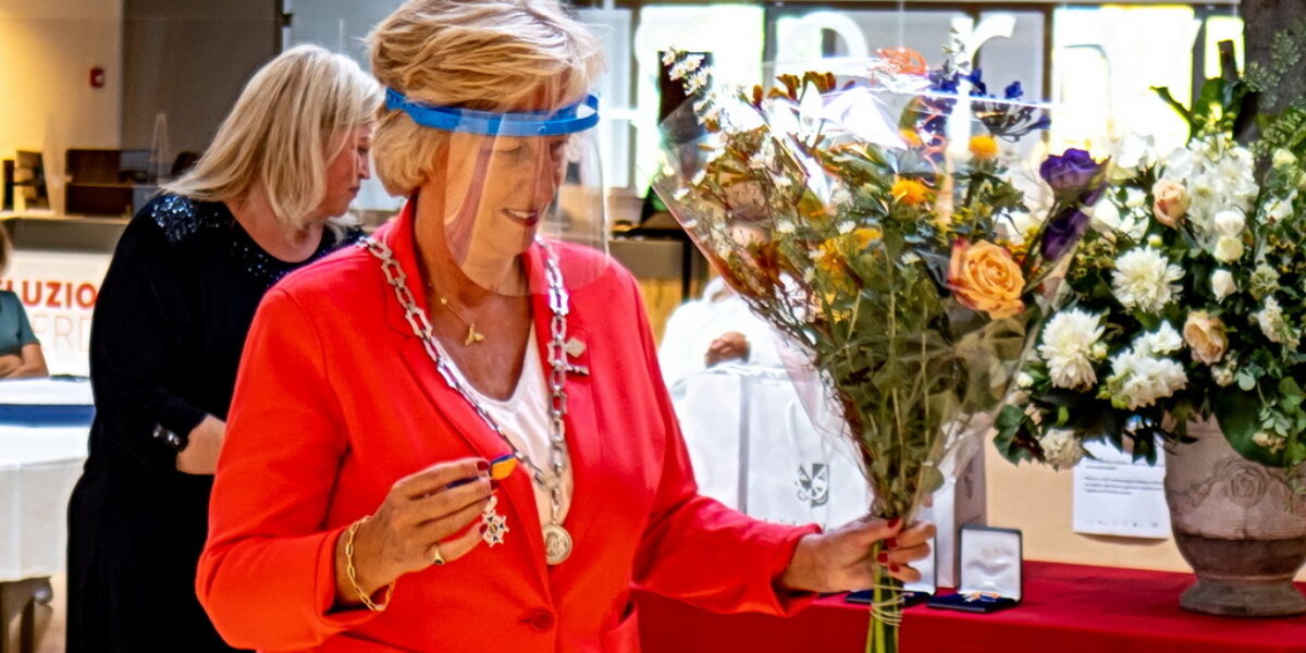 Lintjes in Leidse regio alsnog fysiek opgespeld - Sleutelstad