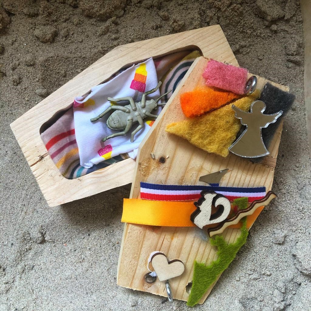 Voorbeeld van een versierd kistje voor tor.