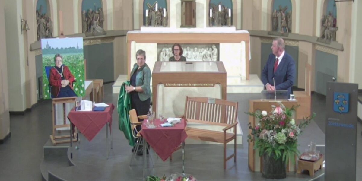 Afscheid burgemeester Bloemen tijdens buitengewone raadsvergadering in kerk De Goede Herder