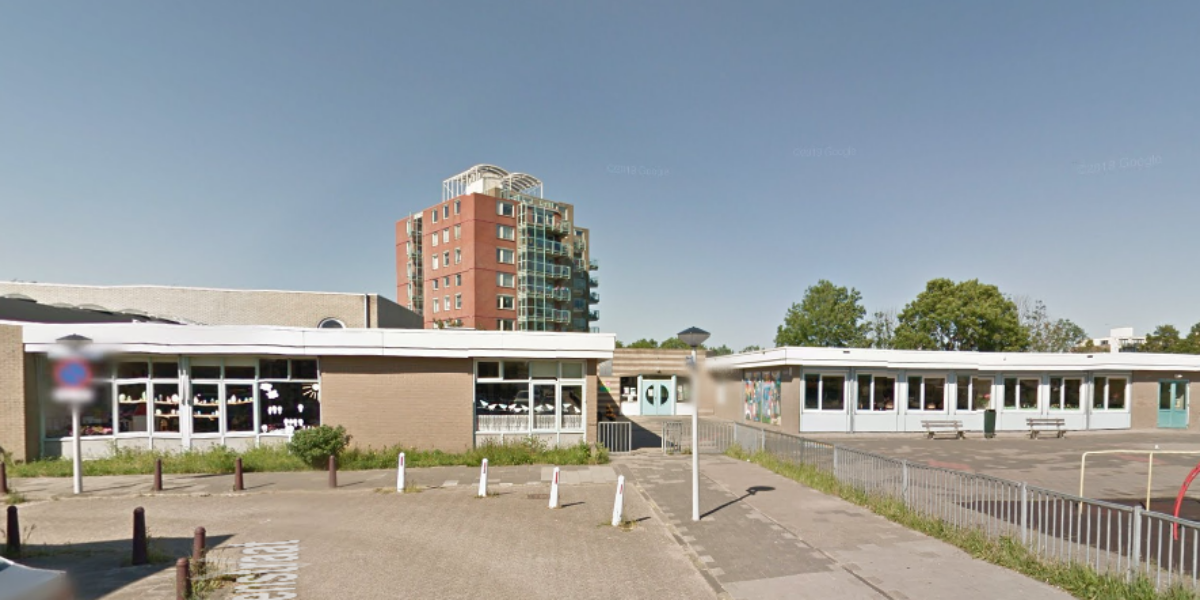 Politie Leiden zoekt getuigen vernieling basisschool Anne Frank .