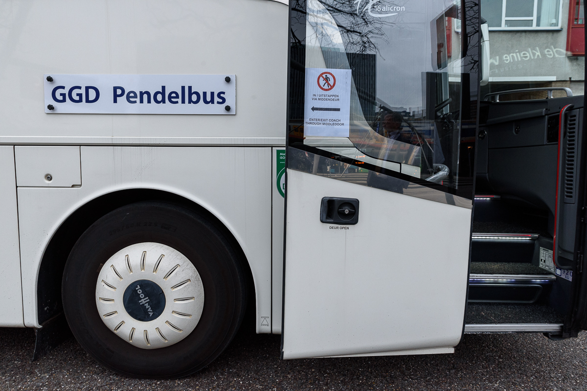 ECC Leiden: start Vaccinaties GGD Hollands-Midden van zorgpersoneel van ouderen en kwetsbare groepen buiten het ziekenuis.