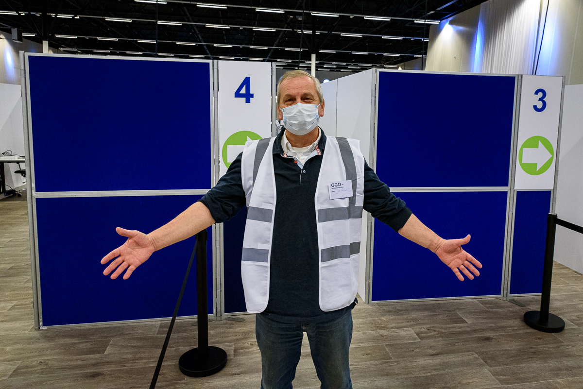 ECC Leiden: start Vaccinaties GGD Hollands-Midden van zorgpersoneel van ouderen en kwetsbare groepen buiten het ziekenuis.