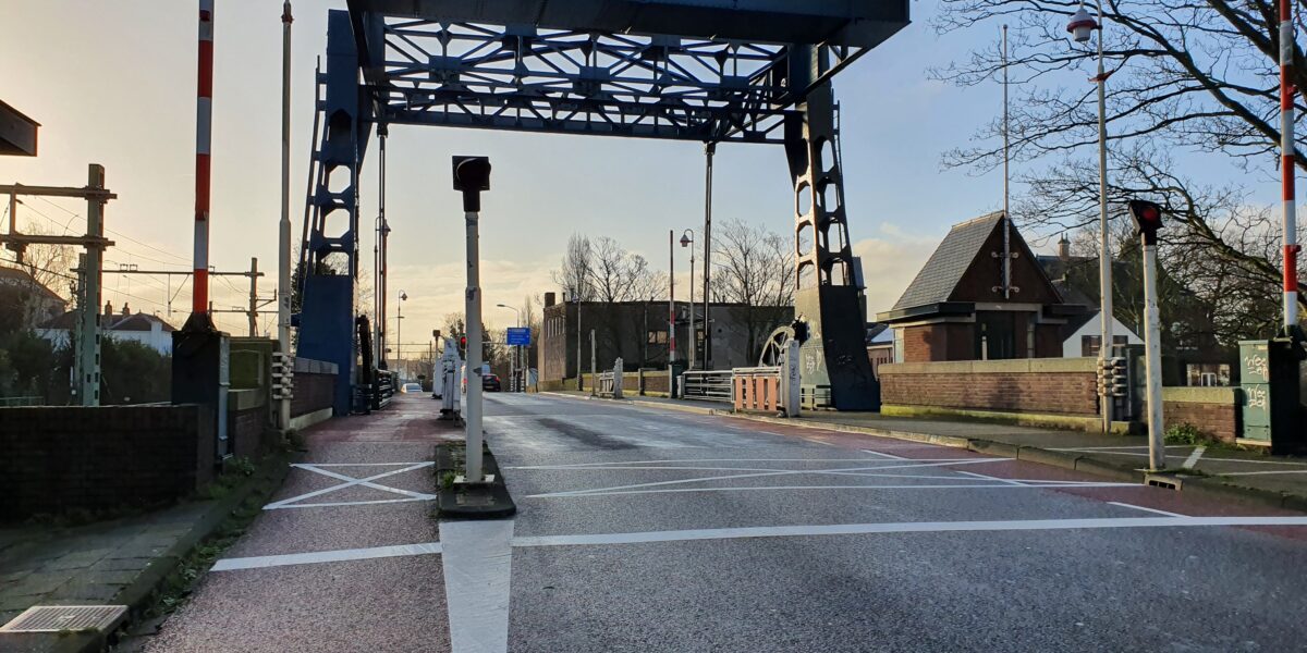 Gemeenteraad beslist over afsluiten Rijnzichtbrug voor doorgaand verkeer
