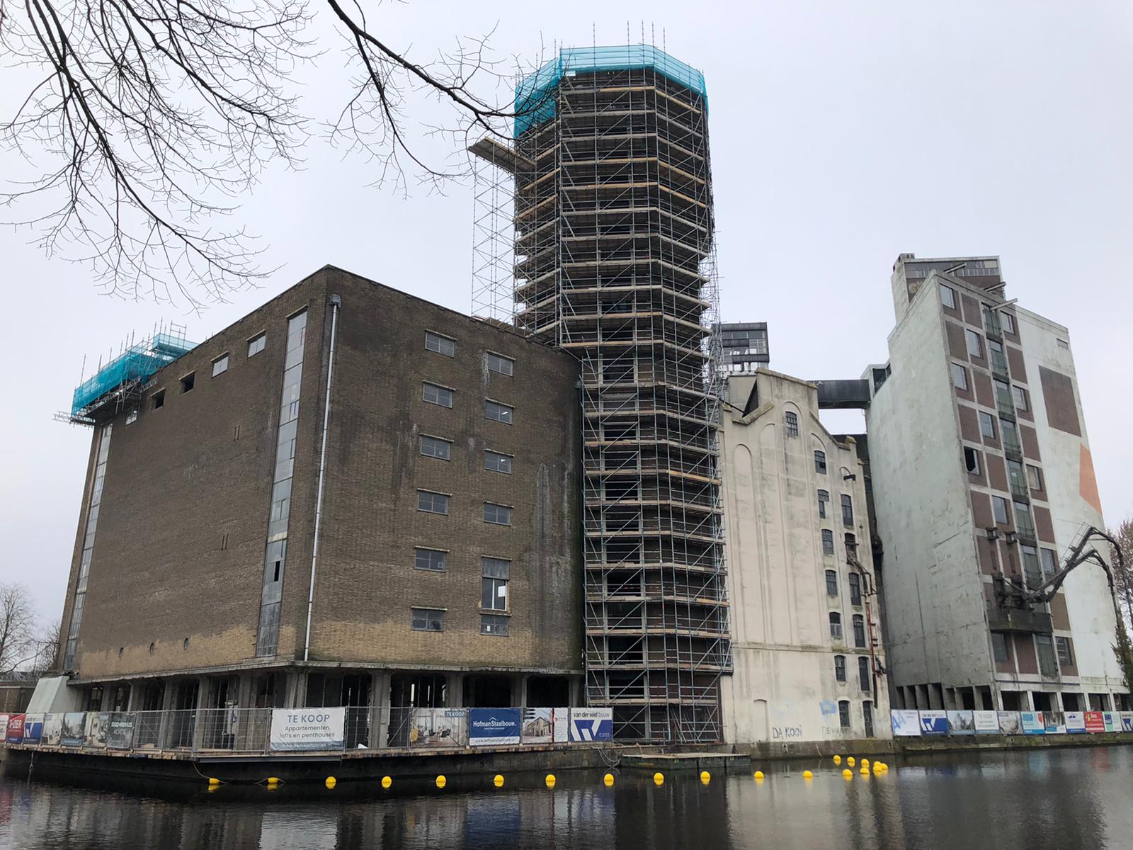 Bouw Silotoren op het terrein van De Meelfabriek in Leiden 