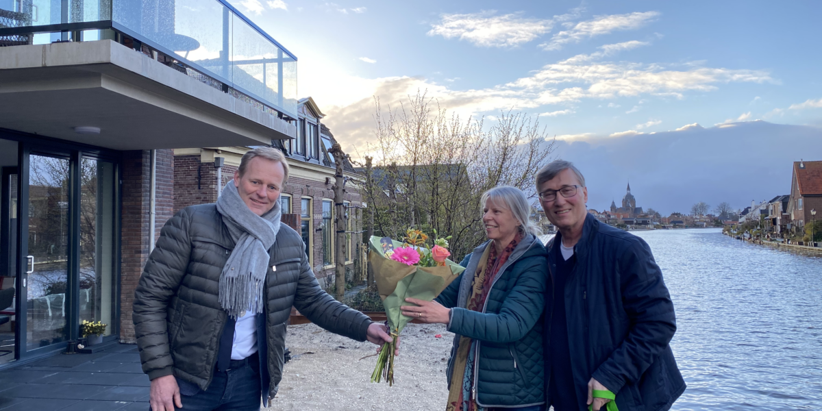 Burgemeester verrast negenduizendste inwoner Zoeterwoude