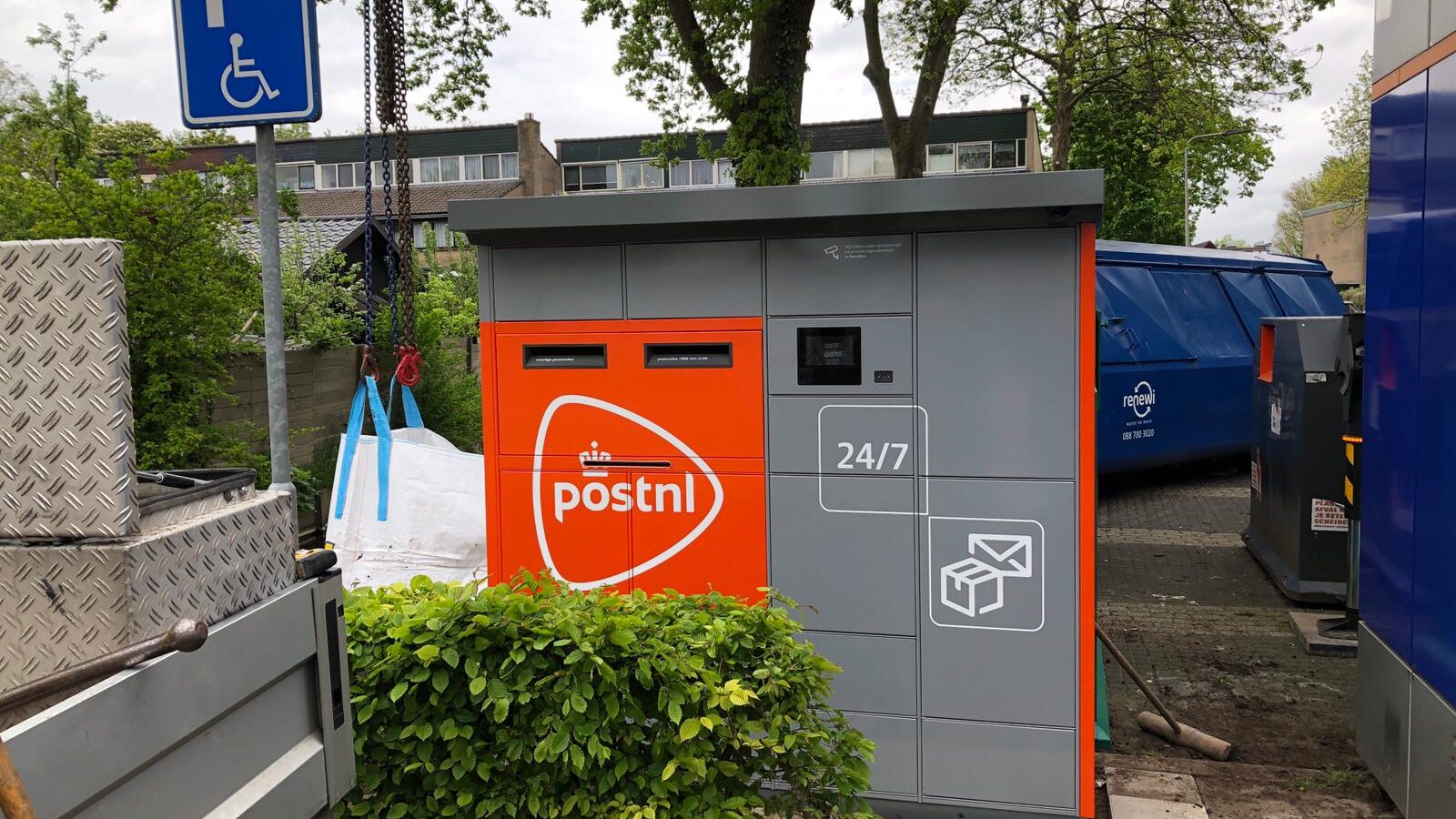 Het begin beproeving schoner PostNL plaatst pakket- en briefautomaat in Zoeterwoude | Sleutelstad