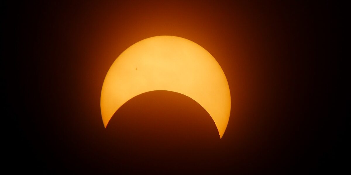 Leiden Observatory broadcasts solar eclipse on YouTube