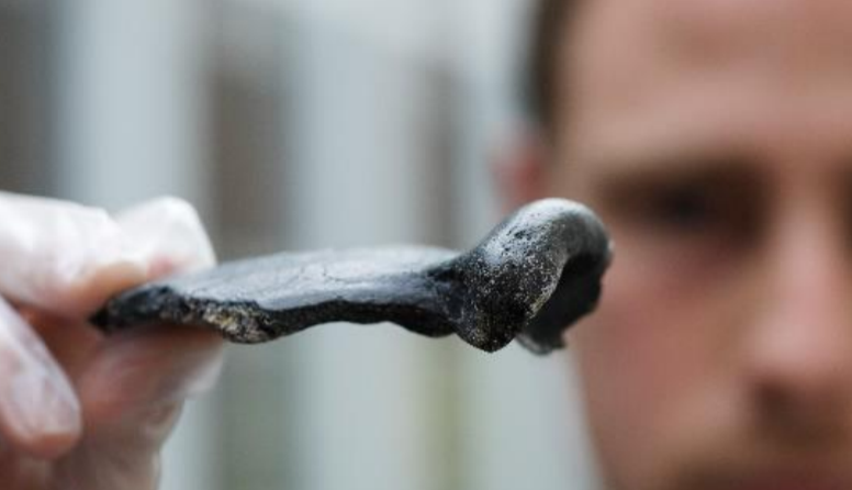 Het schedelfragment van Krijn. (Foto: Erik de Goederen voor RMO).