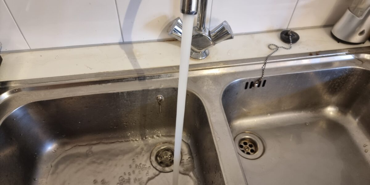 Bewoners Horstlaan Voorschoten zaterdag zonder water door lek