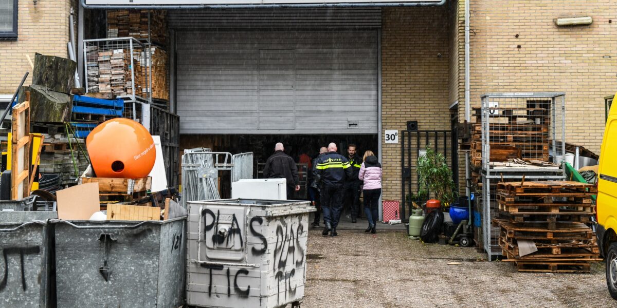 Gemeente en politie doen controle op bedrijventerrein Zoeterwoude