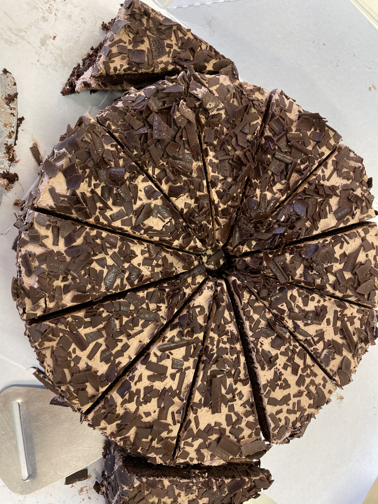 Een stukje taart voor de bezoekers.