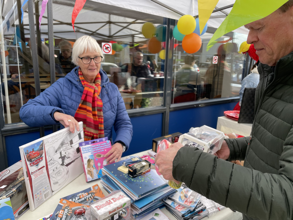 Cadeautje kopen voor het goede doel.