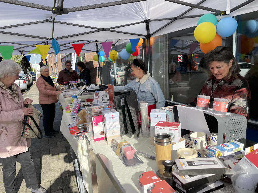 Van alles te koop op de mini-braderie.