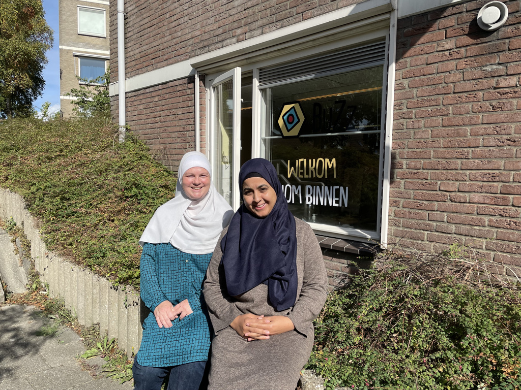 Monna en Sabah gaan de cursus Weer opvoeden geven