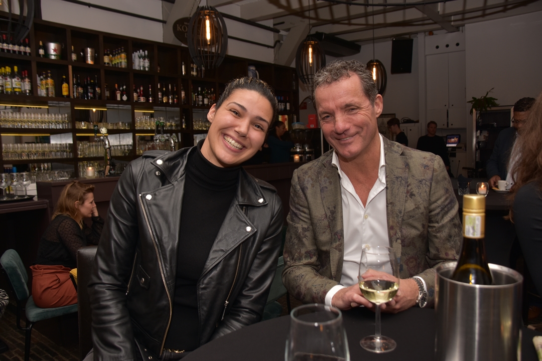 Rechts: John de Bever