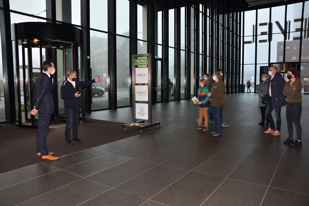 Voorzitter Jaap van Meijgaarden leidde de overhandiging in