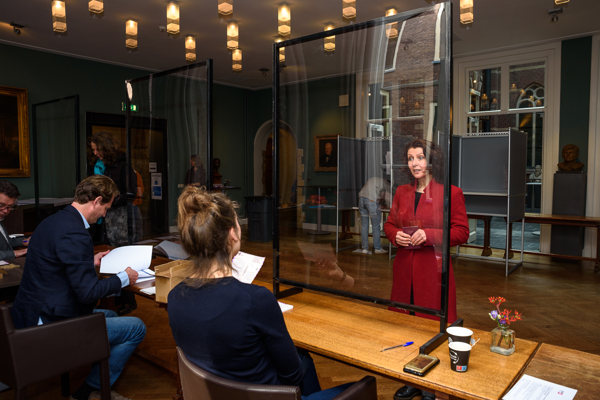 Esther Ouwehand heeft haar stem net uitgebracht - Foto door: Rob van Dullemen ©