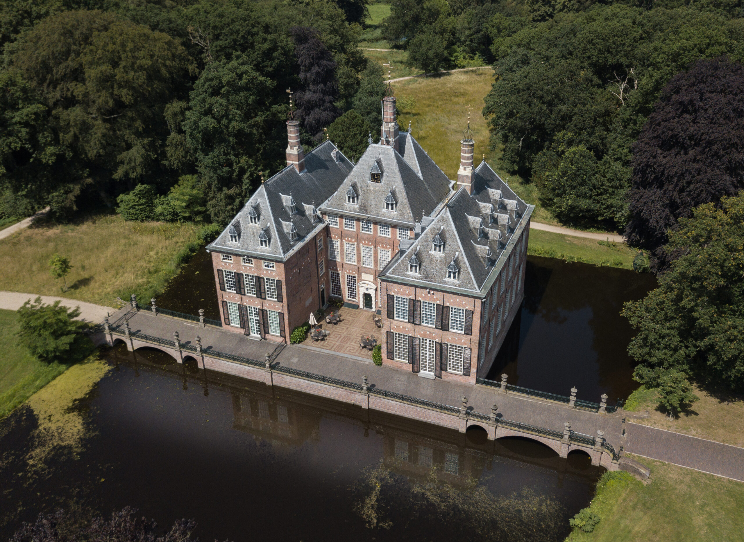 Kasteel Duivenvoorde van boven. (Foto: kasteel Duivenvoorde).