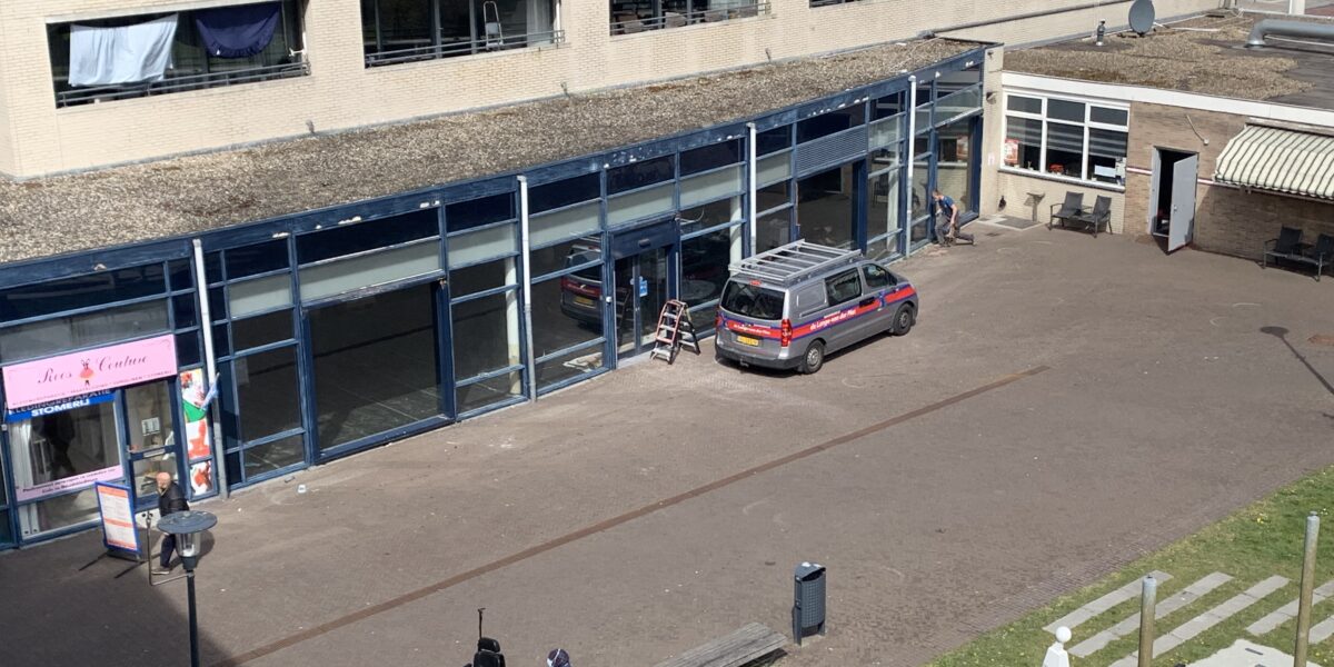 Controle van leegstaand winkelpand Kooiplein