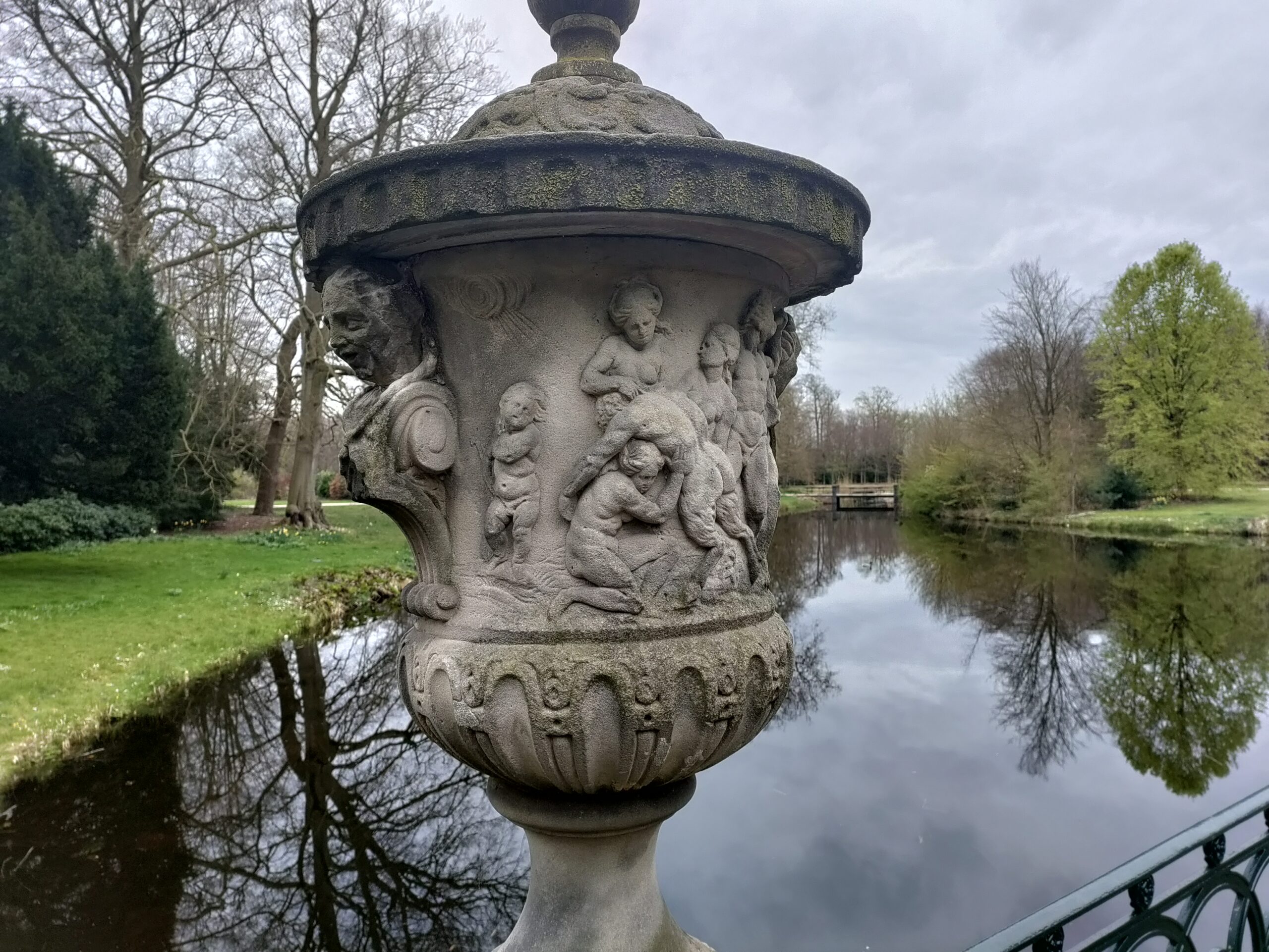 Zicht op vaas en park van Duivenvoorde. (Foto: Roeland van Wely).