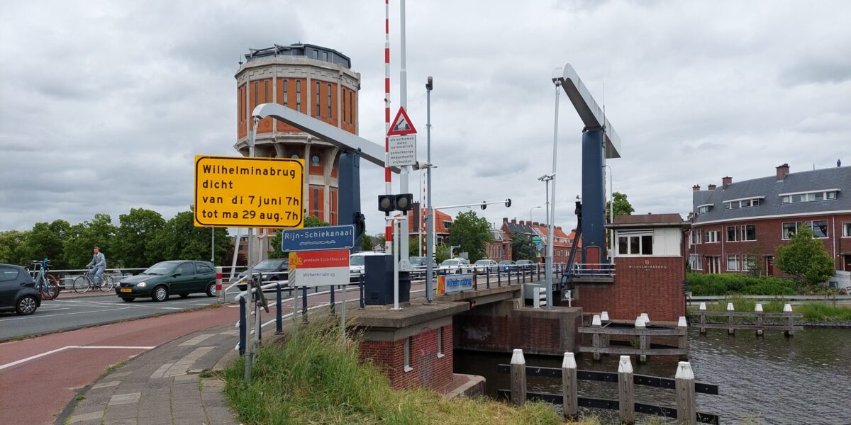 Arriva zet pendelbussen in tijdens afsluiting Wilhelminabrug in Hoge Rijndijk