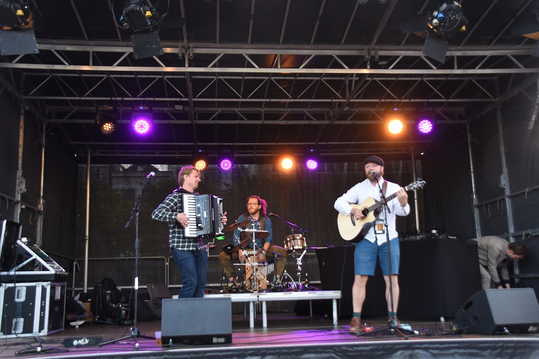 Feestelijke opening met de Jolly Mangos