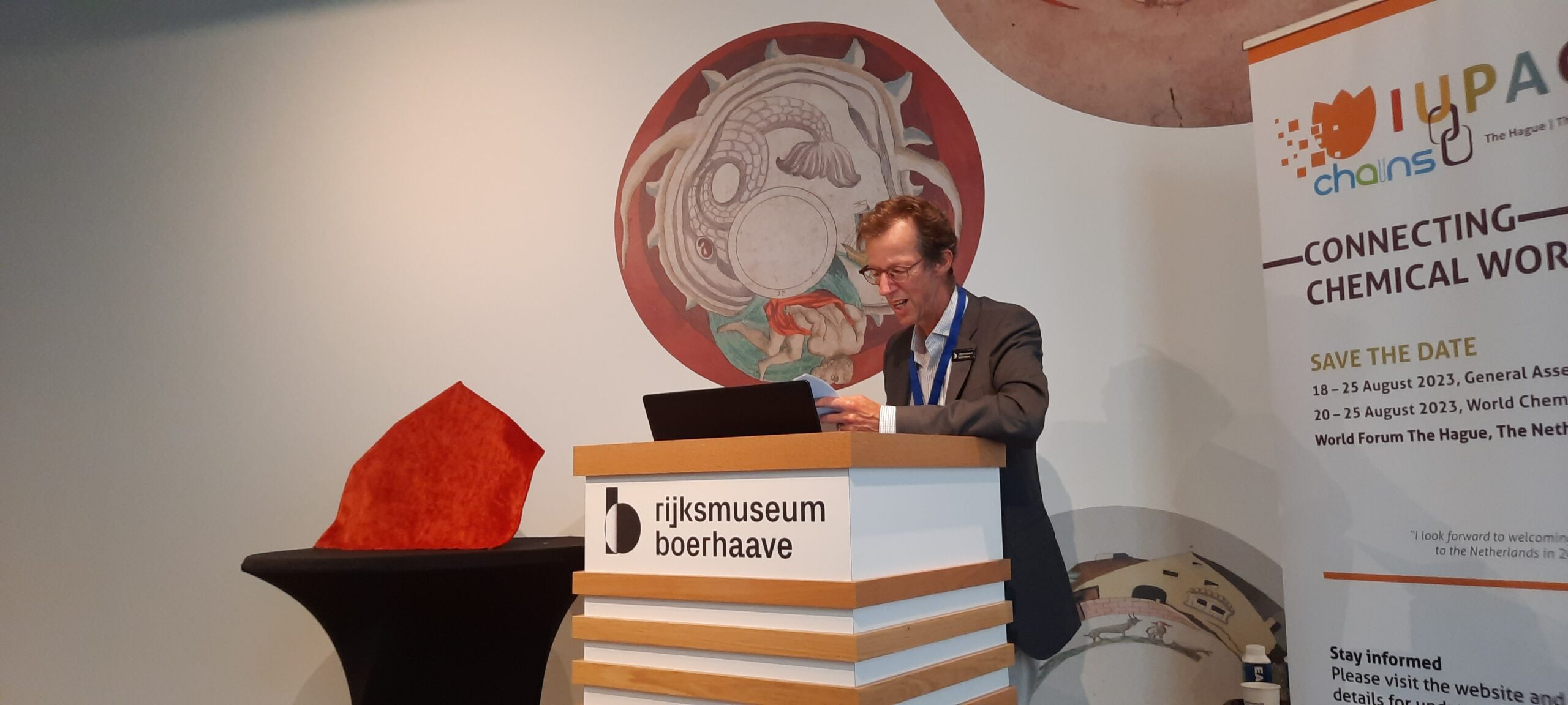 Tim Huisman geeft een lezing over Boerhaave