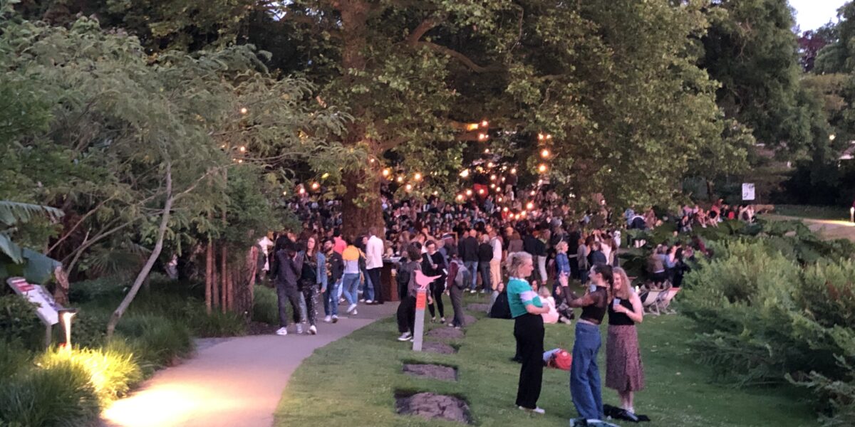 Vier de midzomernacht in de Hortus botanicus