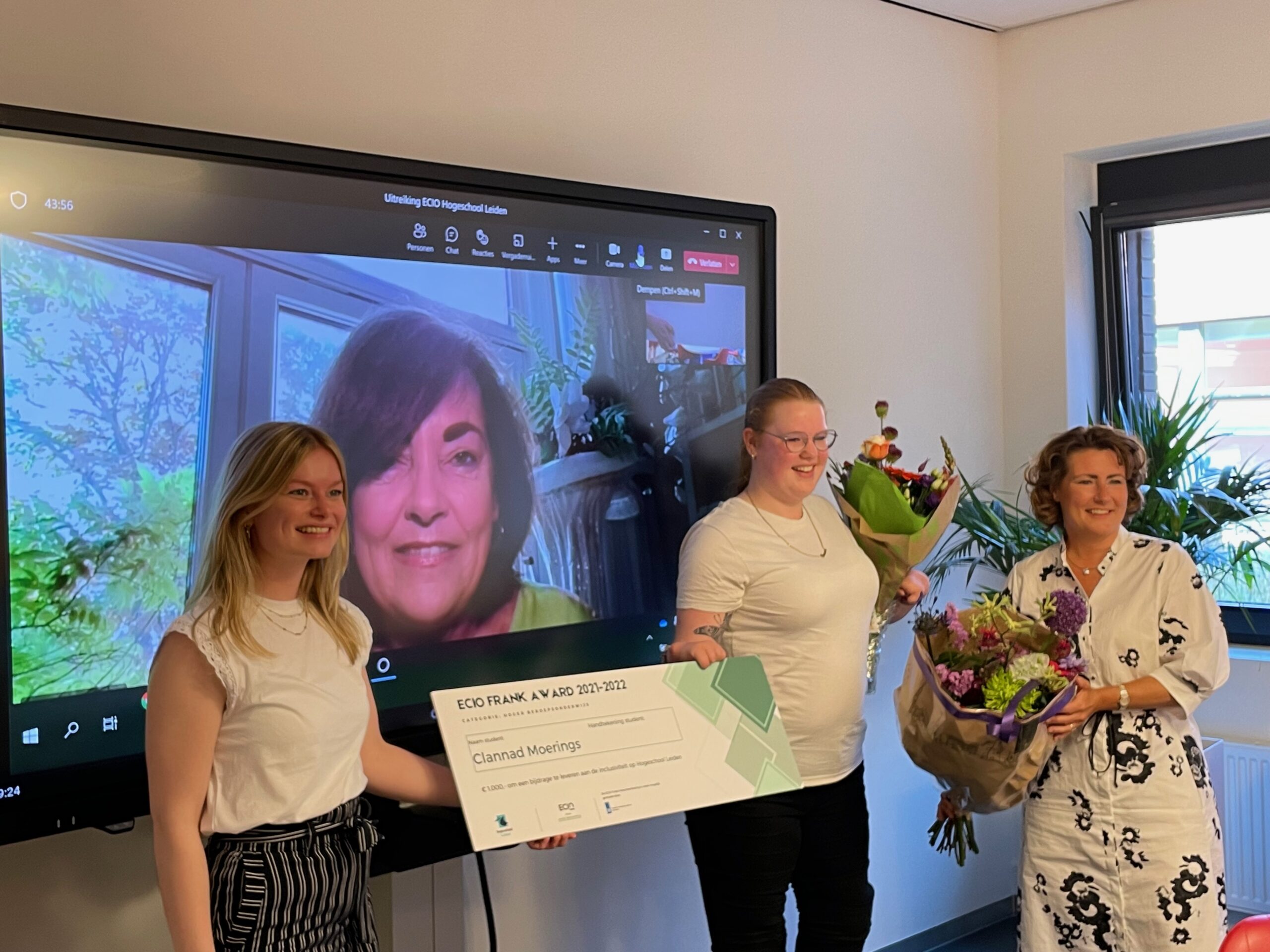 Ellen van Veen (ECIO), Jacobine Geel (jury), Clannad Moerings en Angelien Sanderman, voorzitter CvB Hogeschool Leiden
