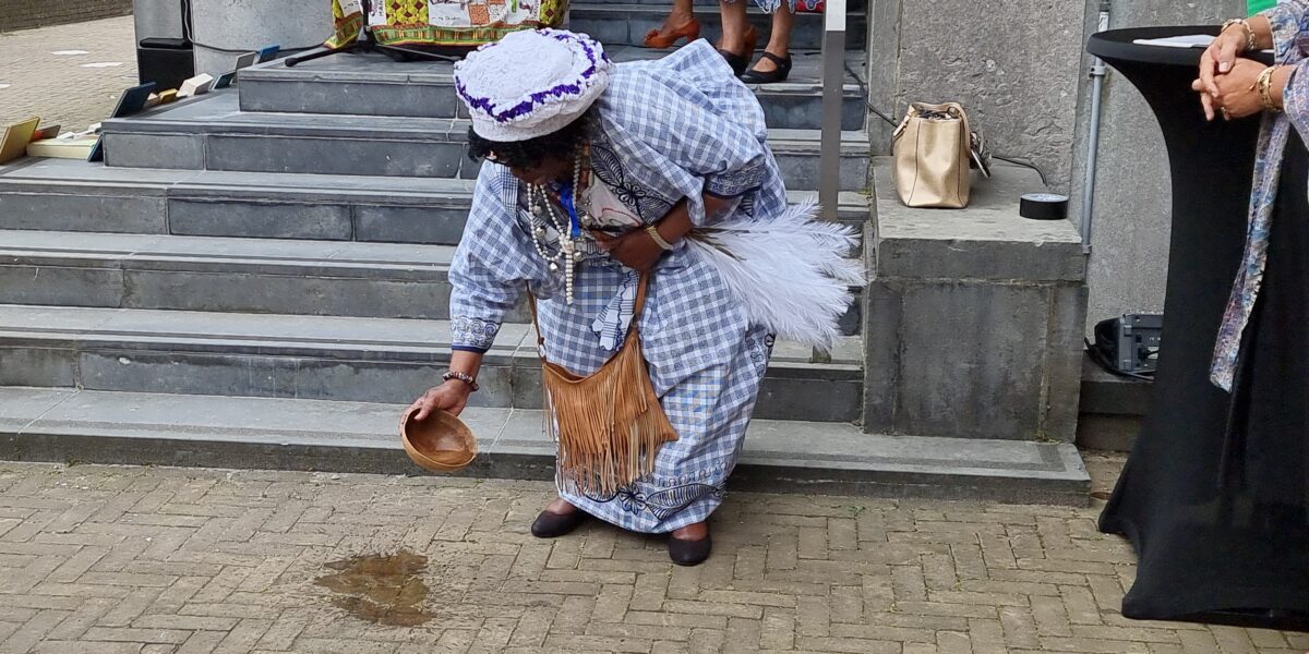 Slavernijverleden herdacht in museum Volkenkunde