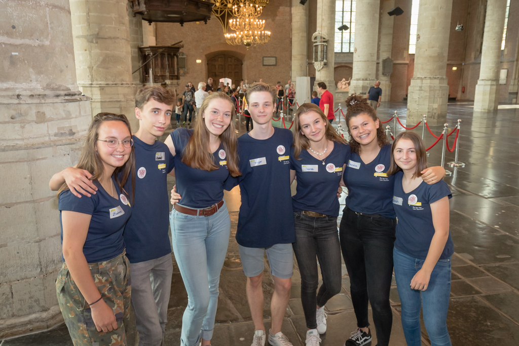 Junior rondleiders in de PIeterskerk (foto: Thijs Tuurenhout )