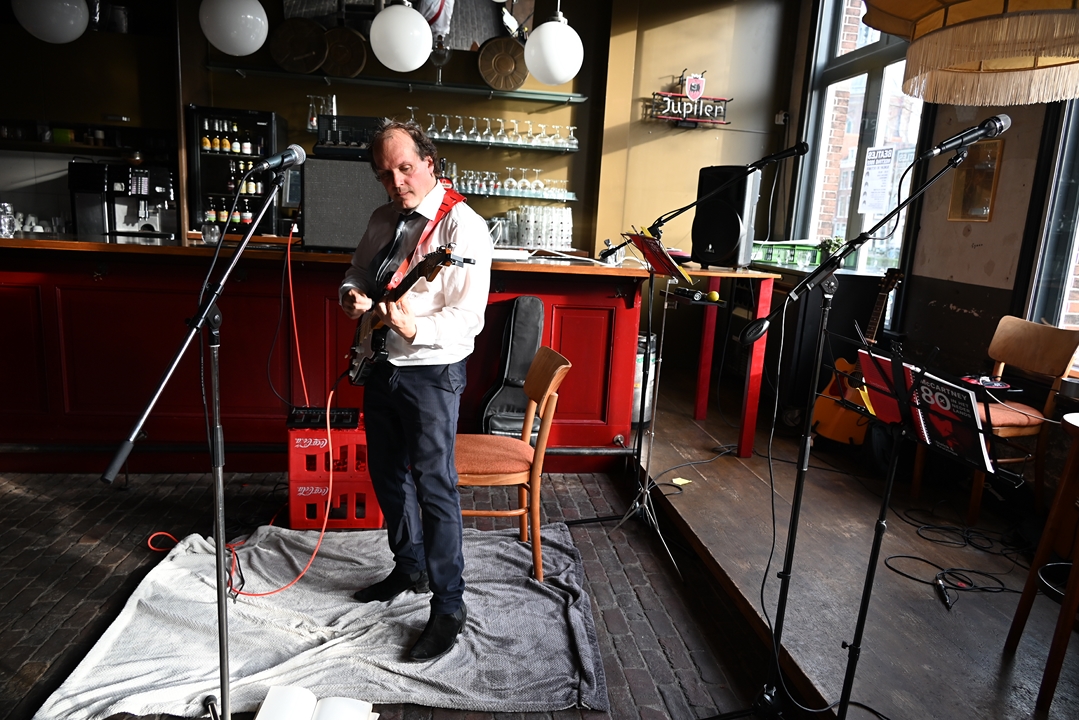 Singer songwriter Xavier