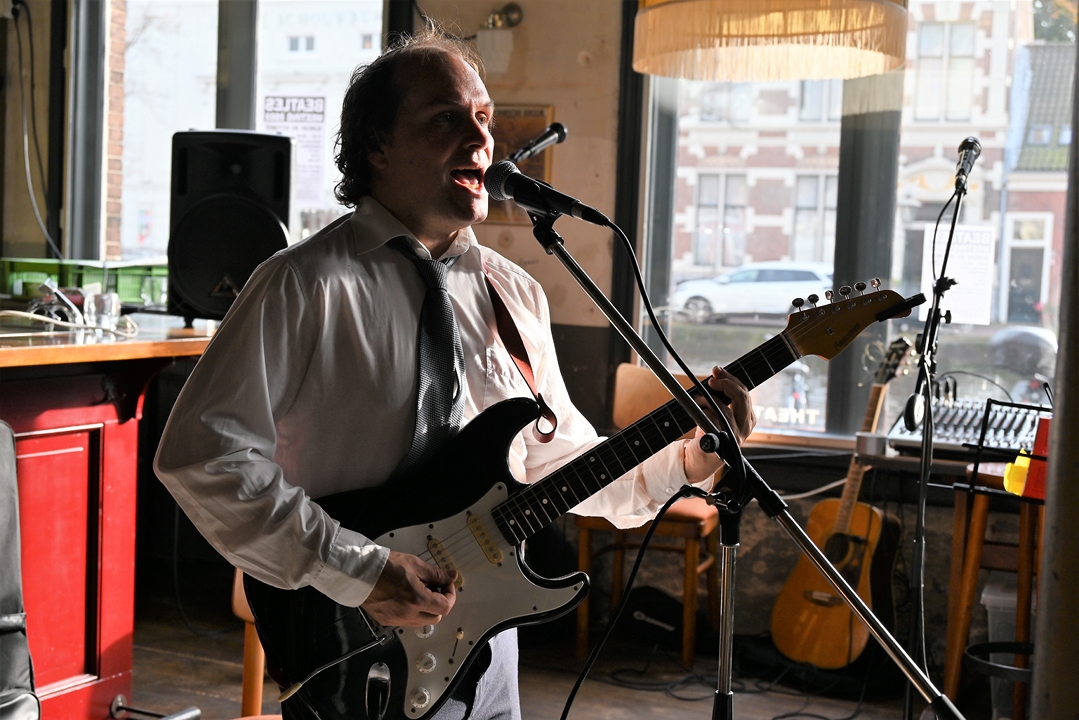 Singer songwriter Xavier