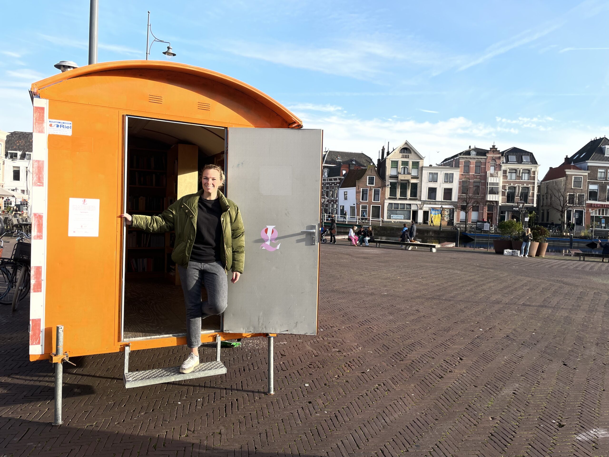 De Maxibieb van Letterlijk Leiden op de Beestenmarkt