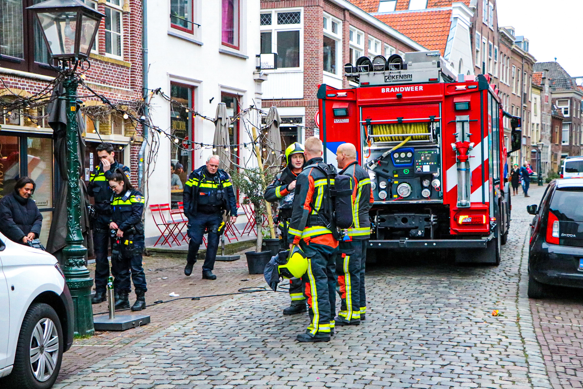 LEIDEN - Zondagmiddag 29 januari tegen 15.20 uur was brand ontstaan op het toilet van Poolcaf
