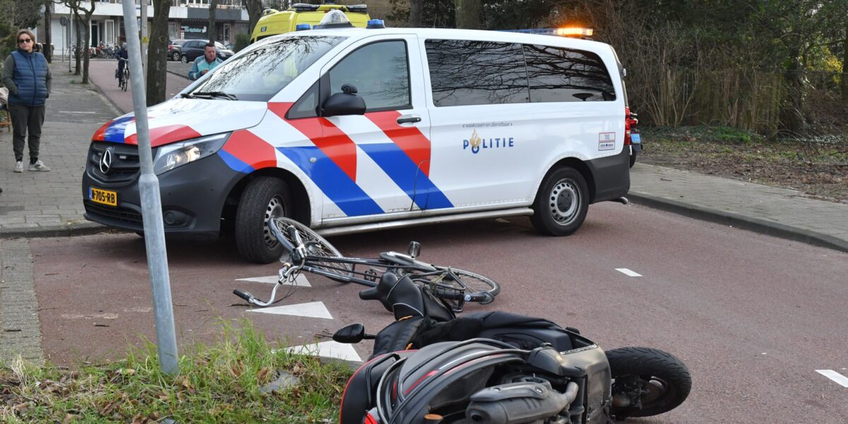 Fietser En Scooterrijder Knallen Op Elkaar Bij Spanjaardsbrug | Sleutelstad