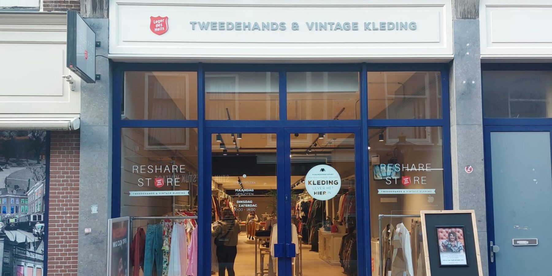 Leger des Heils opent kledingwinkel in Haarlemmerstraat |