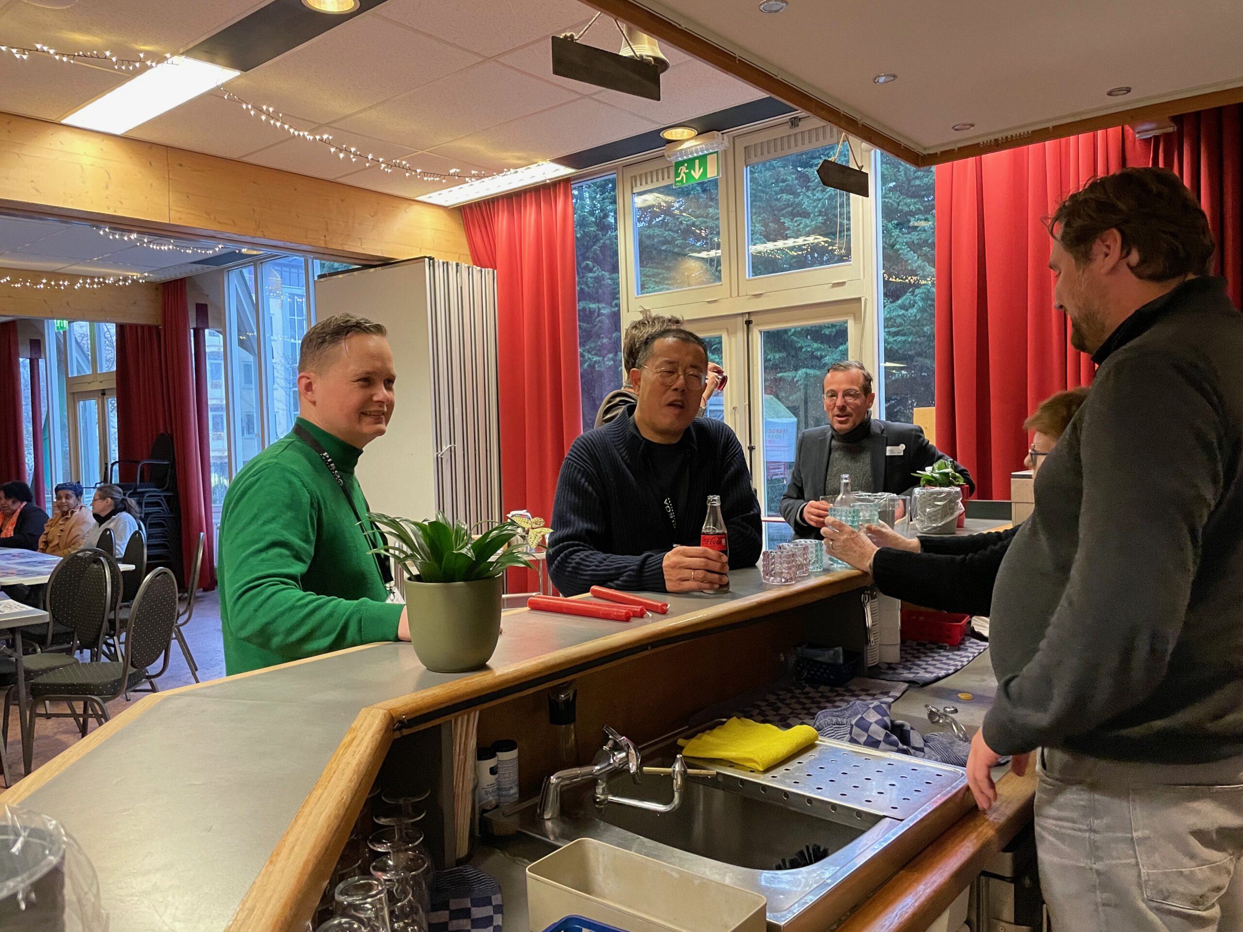 Bart Groeneweg, wijkambassadeur Leiden-Zuidwest, en Yung Lie, wijkambassadeur Morswijk