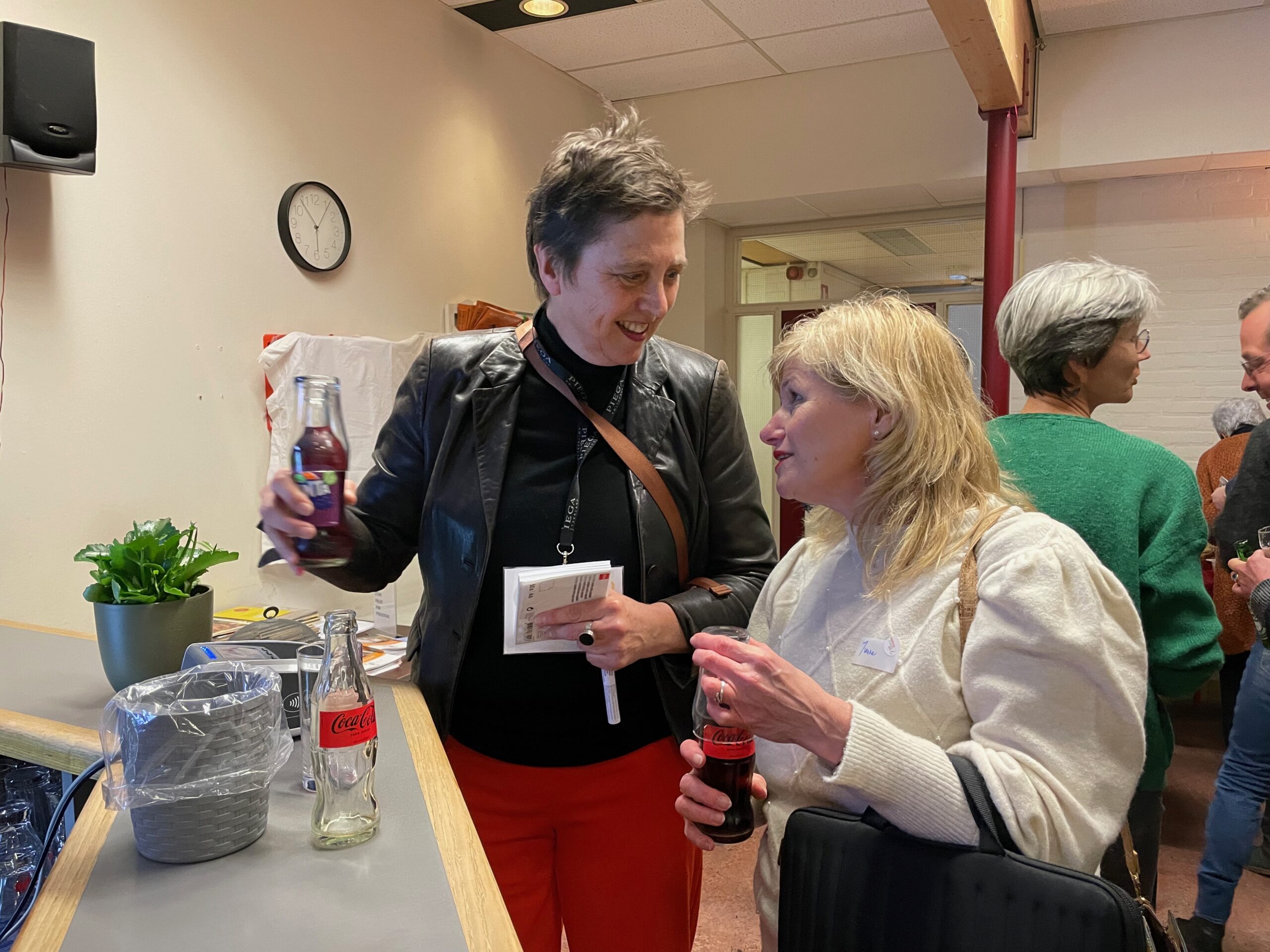 Projectleider Greet Meesters met wethouder Yvonne van Delft