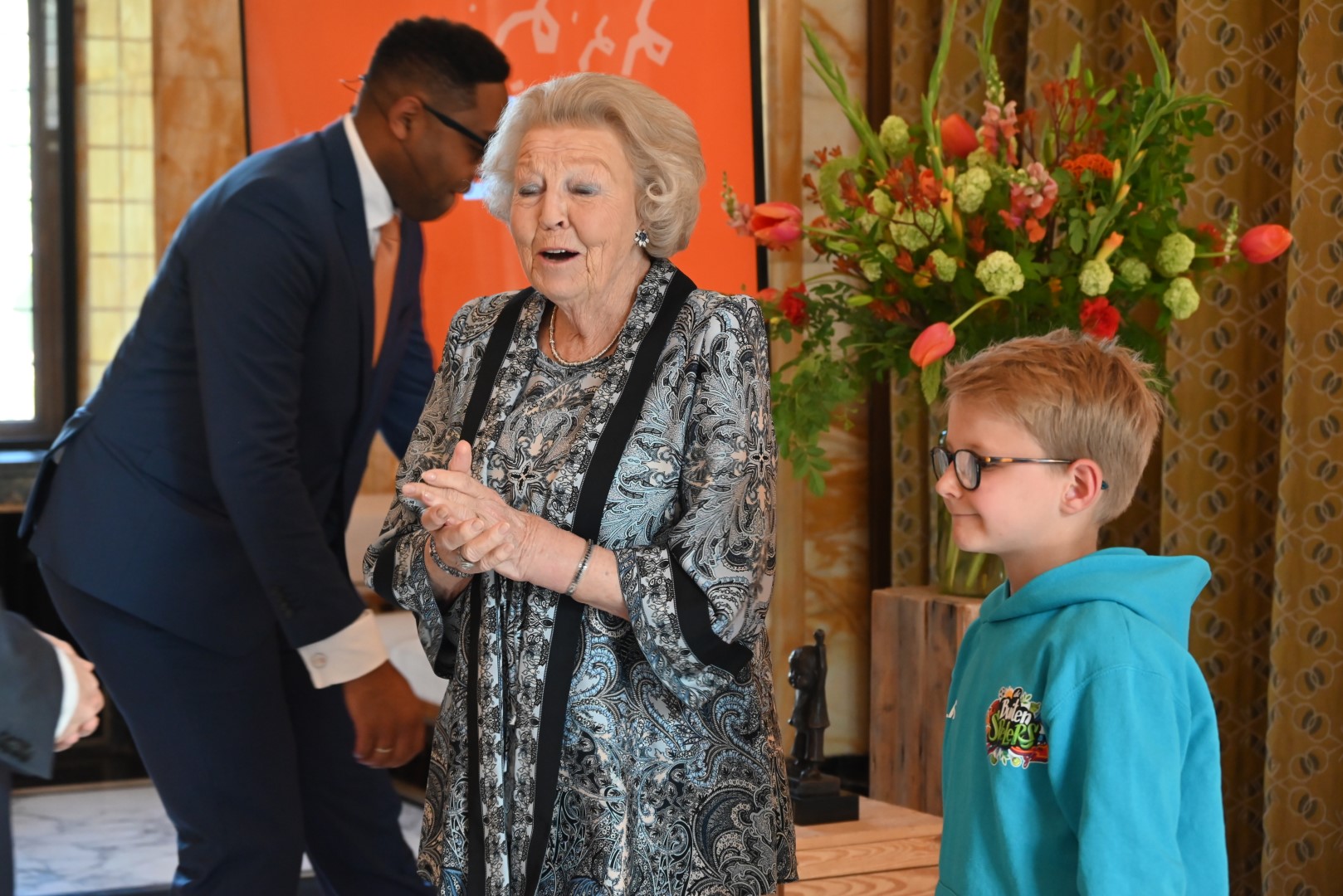 Beatrix Reikt Jantje Beton Prijs In Leiden Uit Aan Gouda Sleutelstad