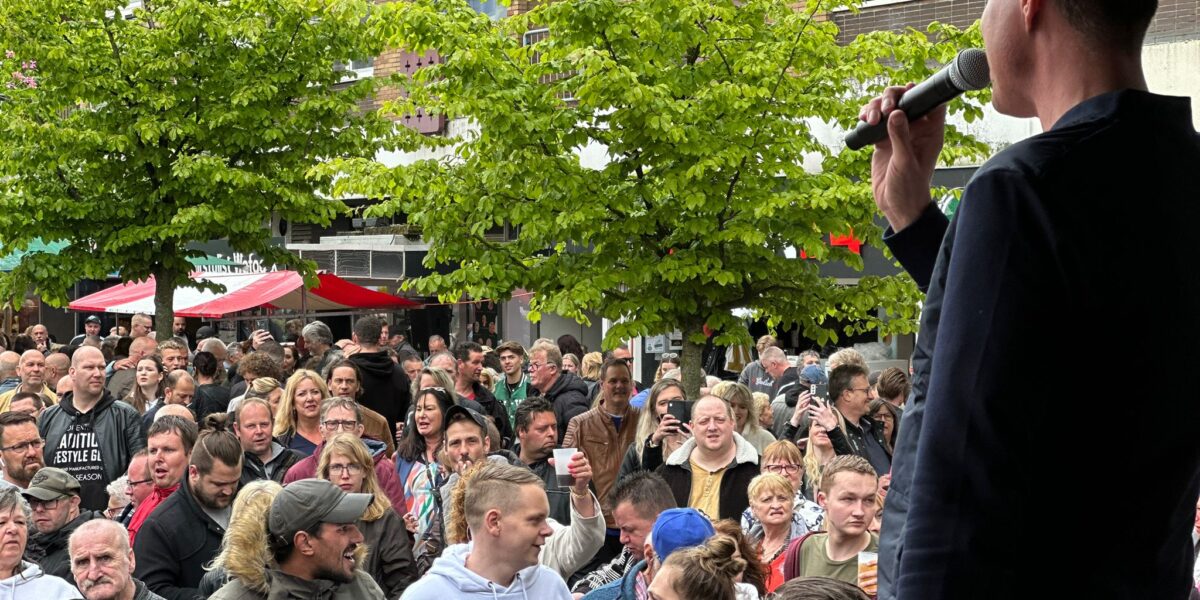 Bevrijdingsmarkt ondanks regen toch druk bezocht