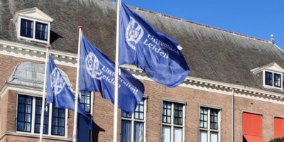 vlaggen van de universiteit Leiden