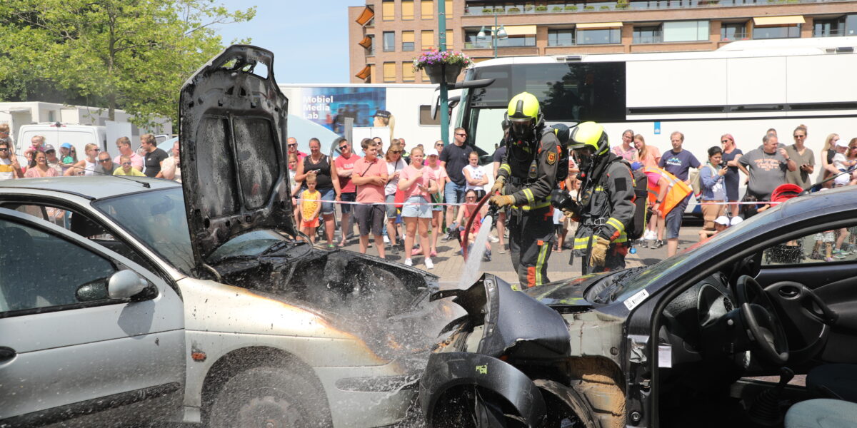 Hulpdiensten presenteren zich tijdens Veiligheidsmarkt in Oegstgeest