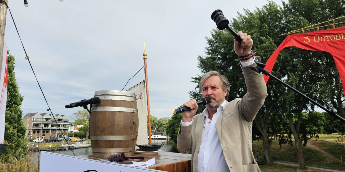 3 October Vereeniging haalt 11.000 euro op met haringveiling