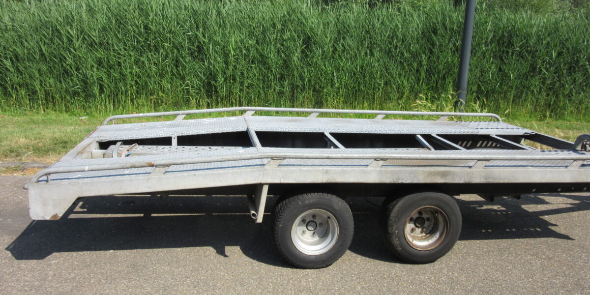 Bedrijven Merenwijk zijn parkeerdruk en aanhangwagens zat