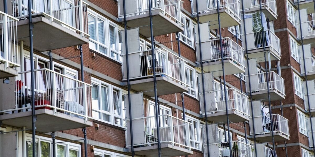 Bestuurders van wooncorporaties verhuren privé huizen tegen te hoge huren
